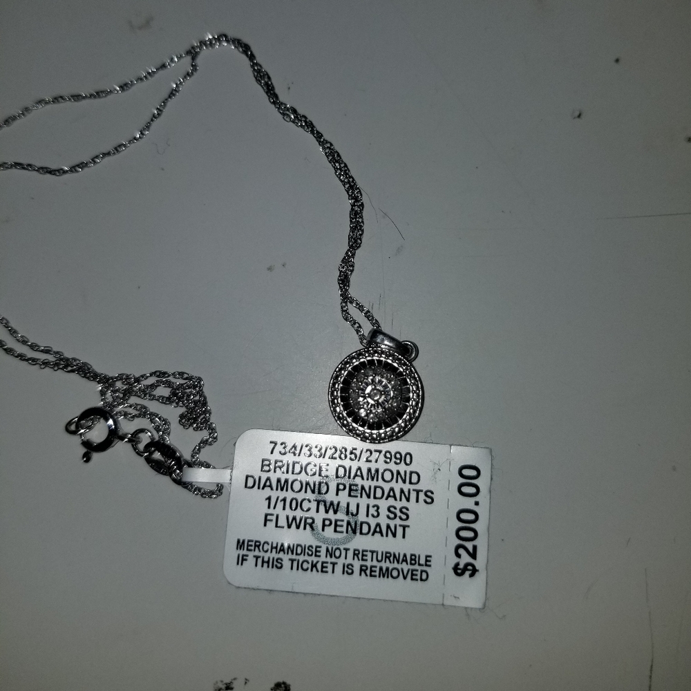 Diamond pendant necklace